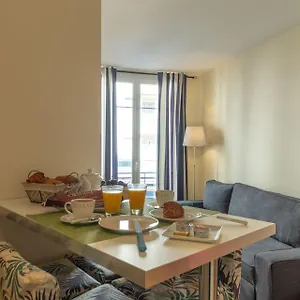 100m From The Sea Nizza