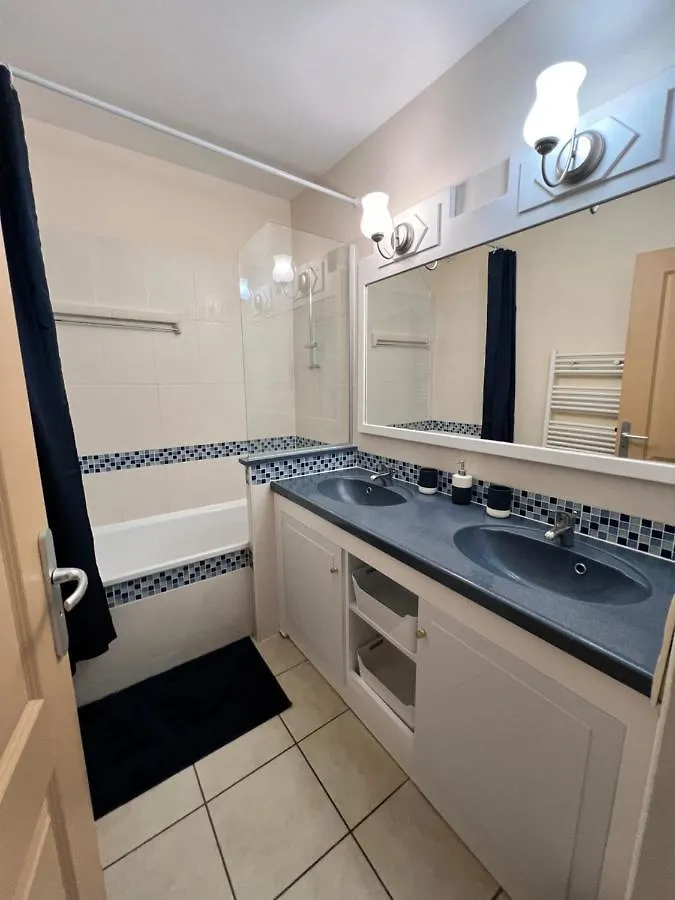 Nice Appartement En Bord De Mer Avec Piscine - Jusqu'A 6 Personnes Apartment