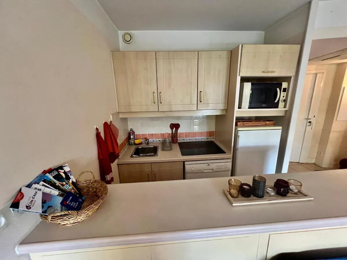 Nice Appartement En Bord De Mer Avec Piscine - Jusqu'A 6 Personnes Apartment