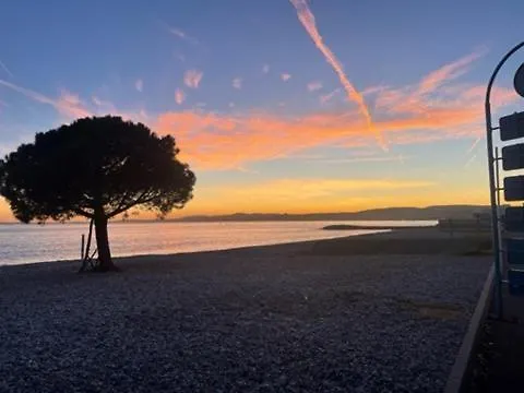 Nice Appartement En Bord De Mer Avec Piscine - Jusqu'A 6 Personnes Apartment