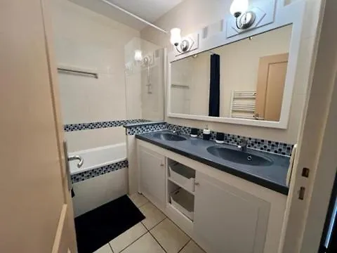 Nice Appartement En Bord De Mer Avec Piscine - Jusqu'A 6 Personnes 0*,