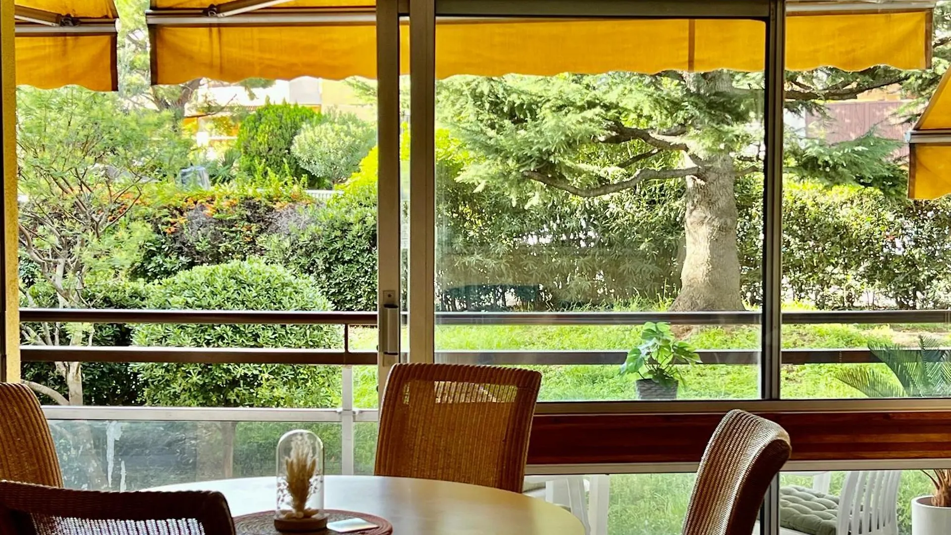 Nice Appartement En Bord De Mer Avec Piscine - Jusqu'A 6 Personnes 0*,  France